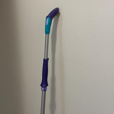 DUO CLEAN CORDLESS VACUUM AND SWIFFER TYPE MOP WITH EXTRAS