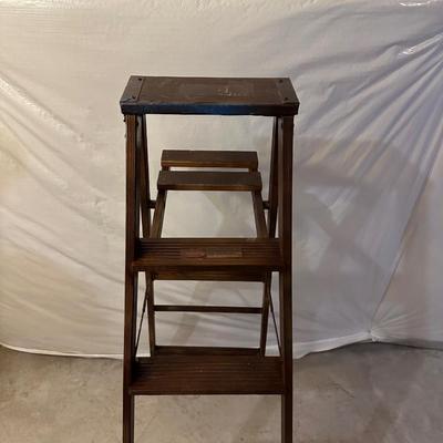 DISPLAY LADDER