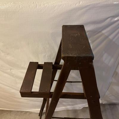 DISPLAY LADDER