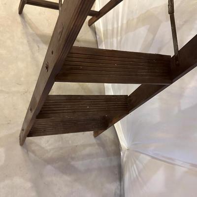 DISPLAY LADDER