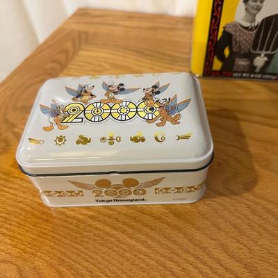 JOHN DEERE TRAY AND TIN CANISTERS