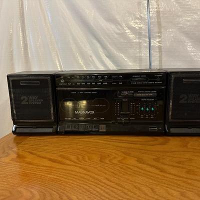 MAGNAXOX AM/FM CASSETT BOOM BOX WITH SONY SPEAKERS AND CDS