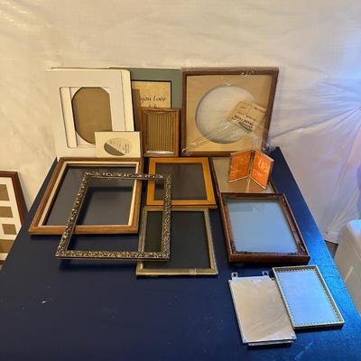 PICTURE FRAMES AND MATS
