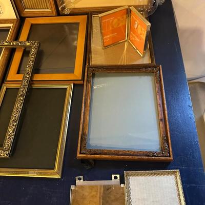 PICTURE FRAMES AND MATS