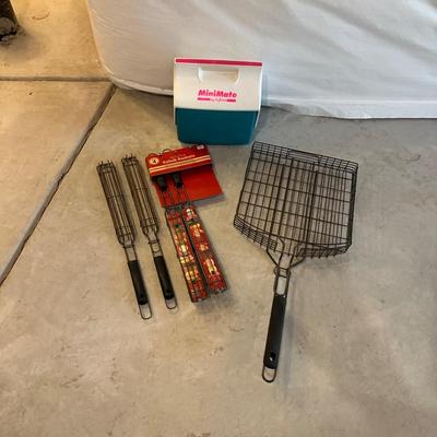 TRAVEL COOLER, MINIMATE COOLER AND GRILL ACCESSORIES