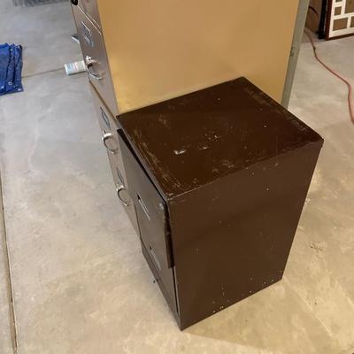 4 DRAWER AND 2 DRAWER METAL FILE CABINETS