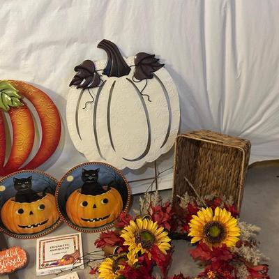 FALL/HALLOWEEN DECORATIONS