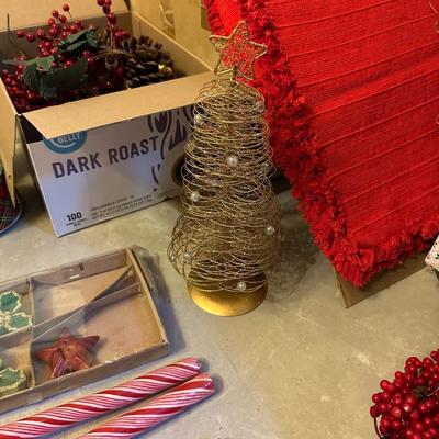 WREATHS, GIANT PINECONES AND OTHER CHRISTMAS DECOR