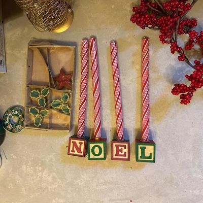 WREATHS, GIANT PINECONES AND OTHER CHRISTMAS DECOR