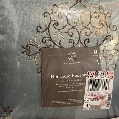 PILLOWS, SHAMS AND LINENS