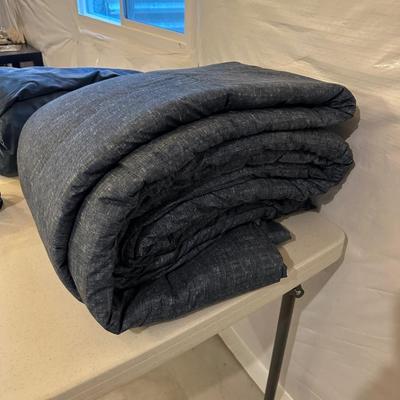AIR MATTRESS AND COMFORTER