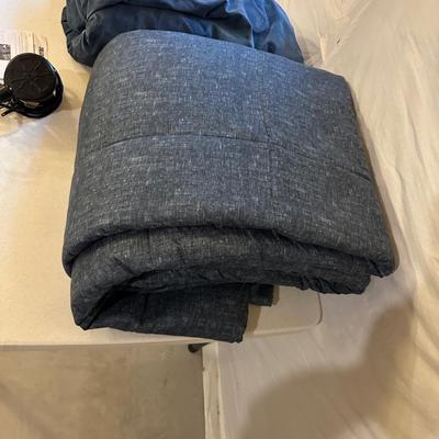 AIR MATTRESS AND COMFORTER