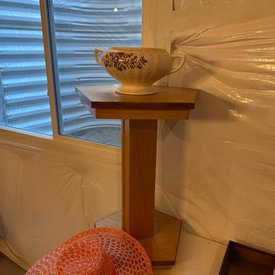 PLANT STAND, LADIES SUN HATS AND METAL TRAY