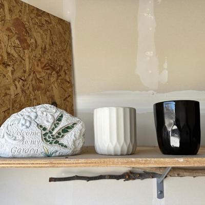 PLANT STAND, LADIES SUN HATS AND METAL TRAY