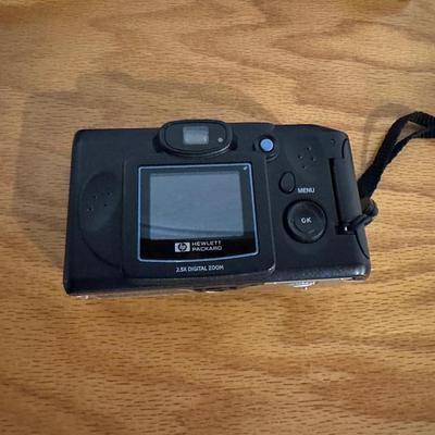 AM/FM ALARM CLOCK AND DIGITAL CAMERA