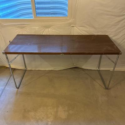 METAL FOLDING TABLE
