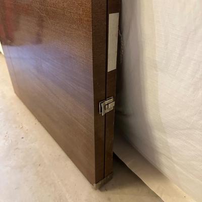 METAL FOLDING TABLE