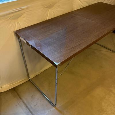 METAL FOLDING TABLE