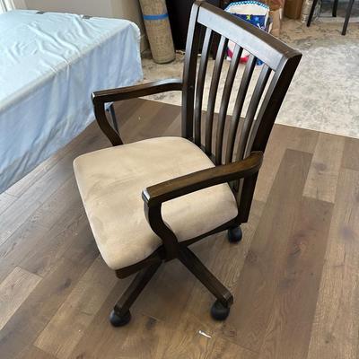 NICE ADJUSTABLE OFFICE CHAIR