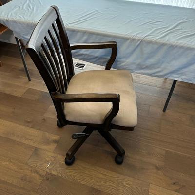 NICE ADJUSTABLE OFFICE CHAIR