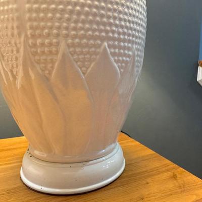 28” Off-white Painted Metal Mid-Century Leaf and Hobnail Design Lamp. Lamp Only.