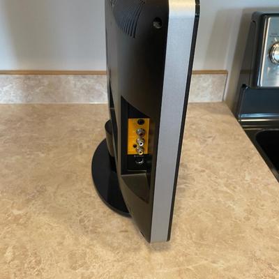 Vizio 19” TV Lot A includes Remote