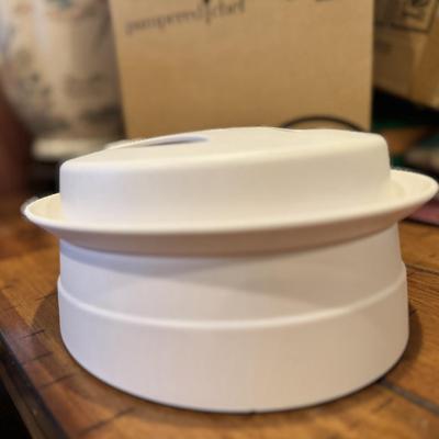 Pampered Chef Close and Cut for Bagles, Fruits, Vegetables. Retired.
