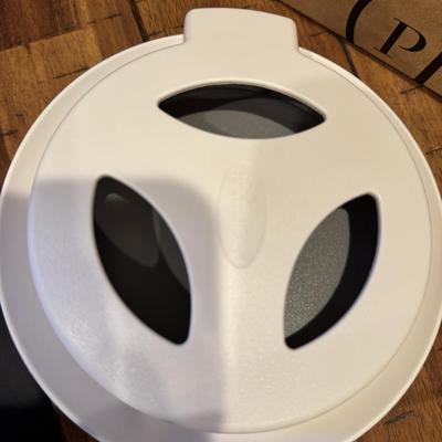 Pampered Chef Close and Cut for Bagles, Fruits, Vegetables. Retired.