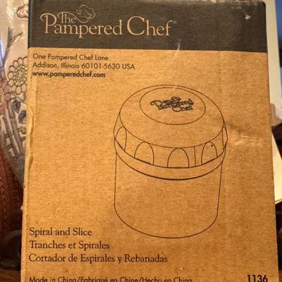 Pampered Chef Spiral and Slice Vegetable and Fruit Slicer