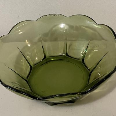 Sale Photo Thumbnail #8: Amber Triangular Chip & Dip Set with a smaller bowl suspended above it for dip and an avocado green serving bowl. The green bowl does have some chipping on the rim of the bowl. Please see photos for more details.