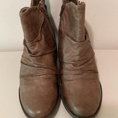 Sale Photo Thumbnail #94: Various Women's Shoes, Clothes, Leather Jacket, Rain Coats, Hair Bows, and more. Please see photos for more details.