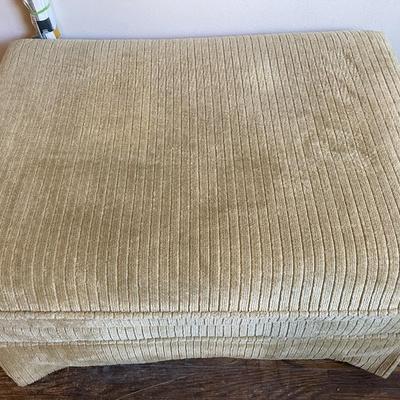 Sale Photo Thumbnail #261: Sheets, Blankets, Chair Pillows, and more. Please see photos for more details.