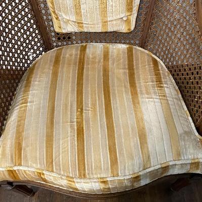 Sale Photo Thumbnail #289: This beautiful chair measures approx. 26" x 22" x 32".  Please see Photos for more details