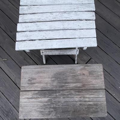Sale Photo Thumbnail #421: The homeowner's said this patio suite is brand new and was never used much at all. The table measures approx. 60" in diam. Please see photos for more details.