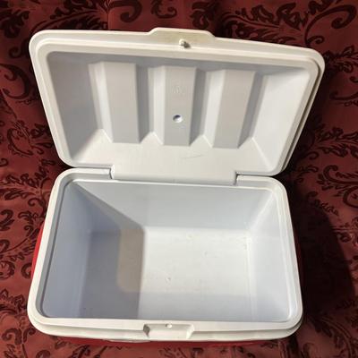 Rubbermaid Cooler