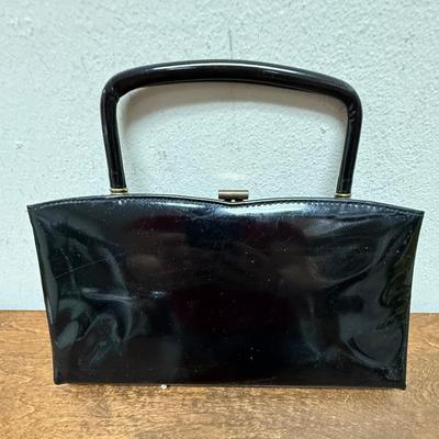 Sale Photo Thumbnail #123: In good vintage purse.