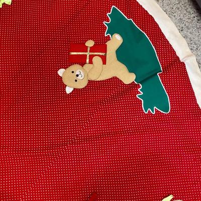 Sale Photo Thumbnail #380: Vintage style fabric tree skirt (not true vintage item!)