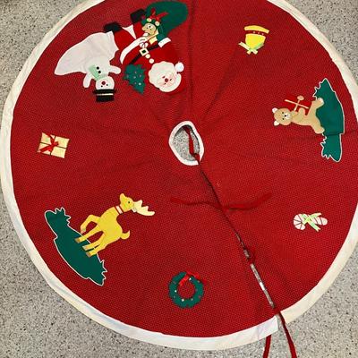 Sale Photo Thumbnail #377: Vintage style fabric tree skirt (not true vintage item!)
