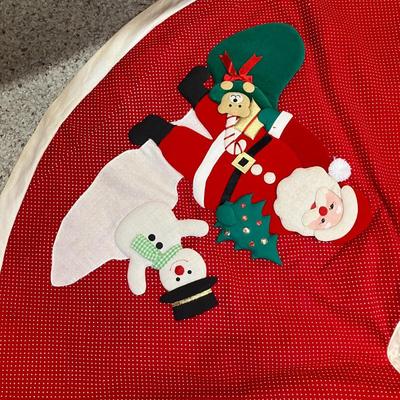 Sale Photo Thumbnail #378: Vintage style fabric tree skirt (not true vintage item!)