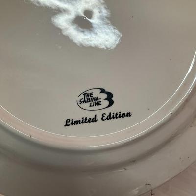 Sale Photo Thumbnail #420: Collector's plate in commemoration of the 1976 Bicentennial