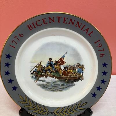 Sale Photo Thumbnail #419: Collector's plate in commemoration of the 1976 Bicentennial