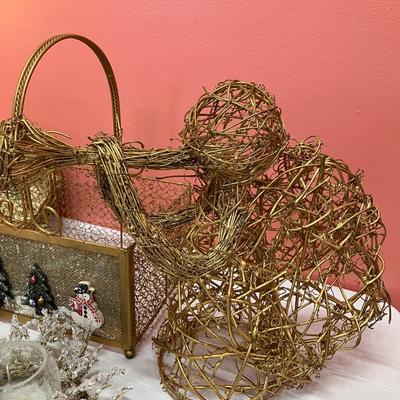 Sale Photo Thumbnail #456: 8 piece holiday lot of gold/white items