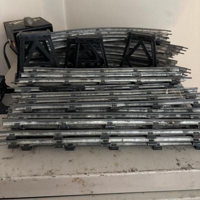 LOT 92: Vintage MAR Train Set: Locomotive, Train Cars, Transformer & Track
