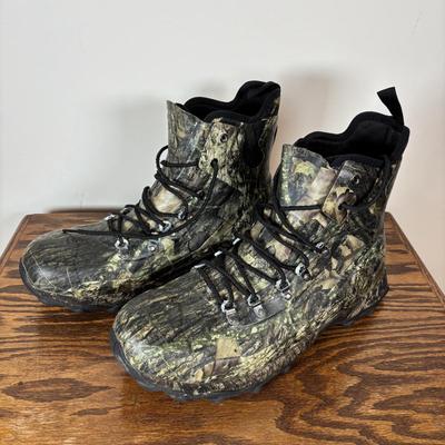 LOT 103: Men's Boots: Red Wing & Bogs, Sz 14