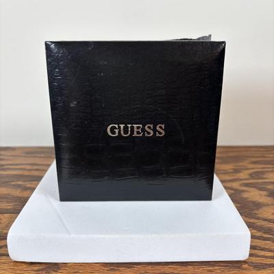 LOT 108: Guess Mens Watch