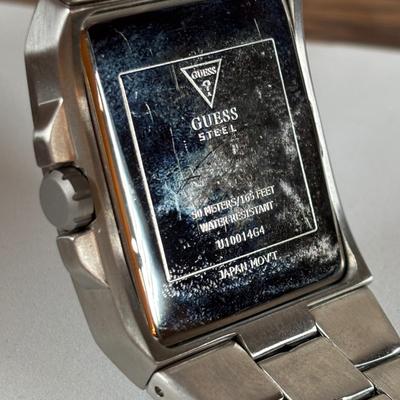 LOT 108: Guess Mens Watch