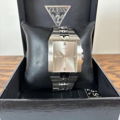 LOT 108: Guess Mens Watch