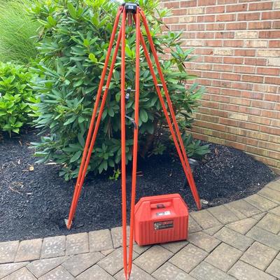 LOT 110: David White Instruments Site Boss Laser Level Model 8085 in Storage Box with Tripod