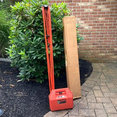 LOT 110: David White Instruments Site Boss Laser Level Model 8085 in Storage Box with Tripod