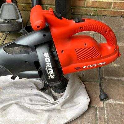 LOT 111: Black & Decker Leaf Hog Vortex Vacuum System with Attachments